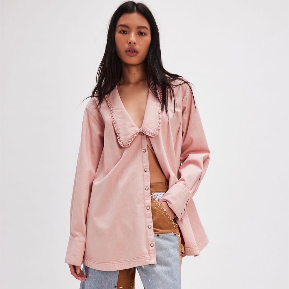 Free People Charlie Denim Shirt Baby Pink Wash size MEDIUM $128